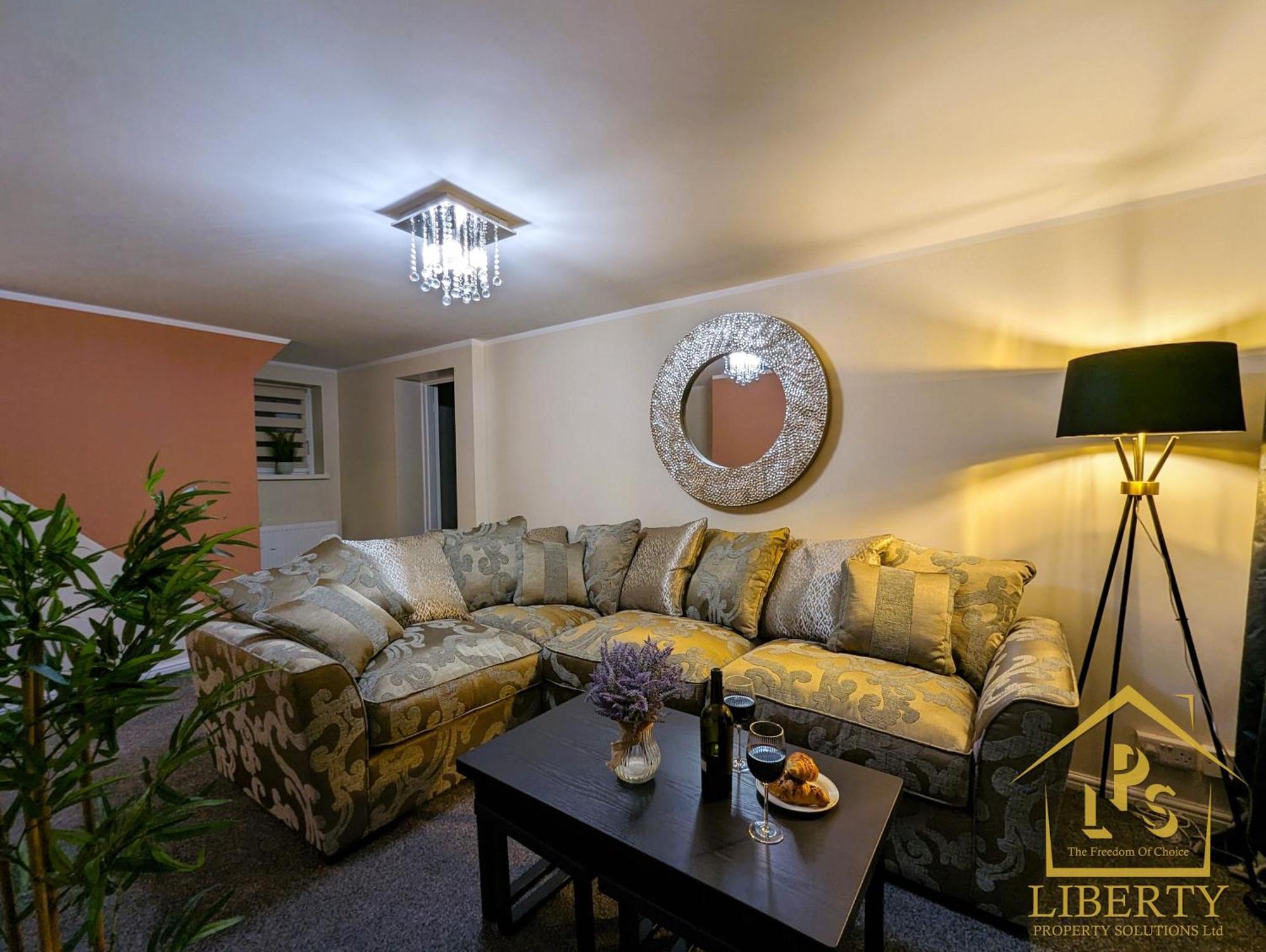 6 Guests * 4 Bedroom * Free Wi-Fi *亨廷登 外观 照片