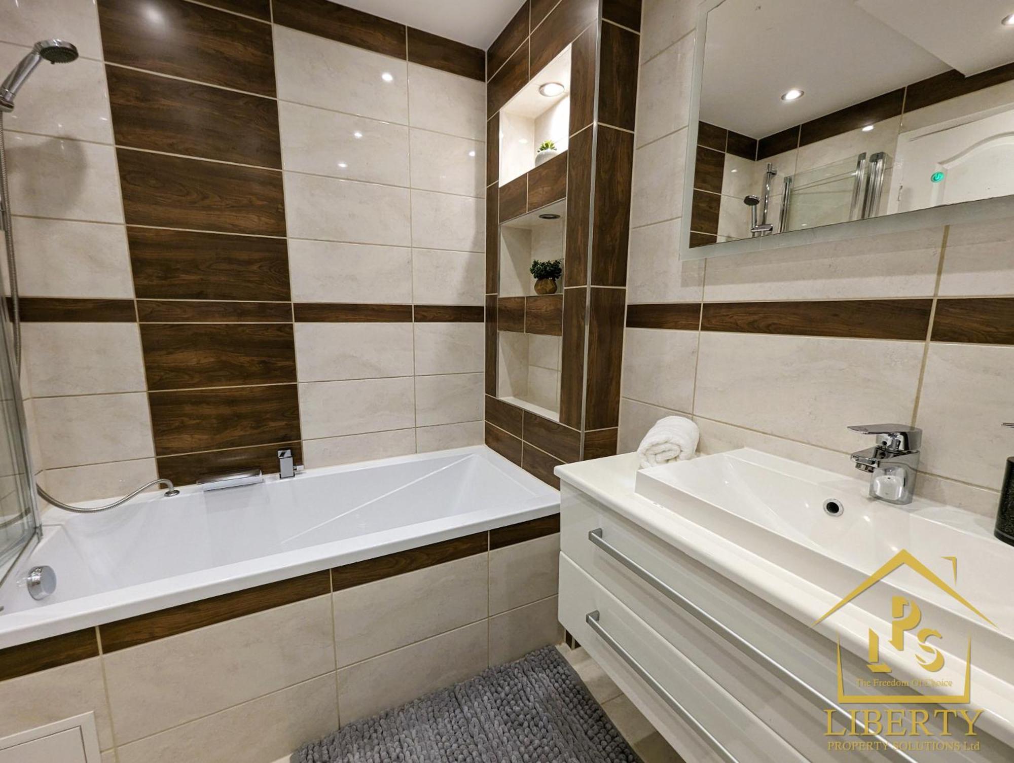 6 Guests * 4 Bedroom * Free Wi-Fi *亨廷登 外观 照片