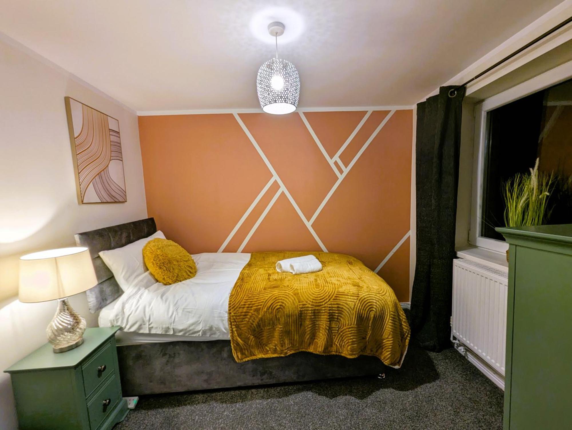 6 Guests * 4 Bedroom * Free Wi-Fi *亨廷登 外观 照片